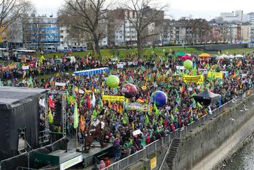 An der Klima Kohle Demo in Köln haben ca. 20.000 Demonstranten teilgenommen.