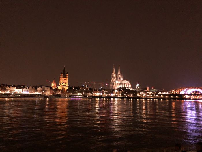 Kölner Dom und Altstadt bei Nacht