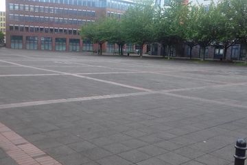 Der Ottmar-Pohl Platz ist komplett gepflastert.