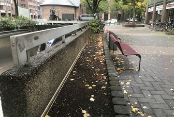Es fällt auf, dass viele Beete nicht bepflanzt sind.