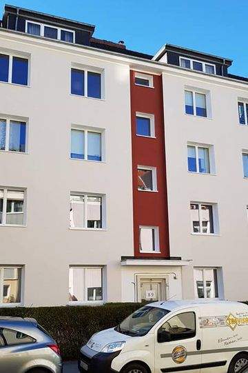 Wärmesanierte Fassade ohne Nistkästen in der Gerolsteiner Straße.