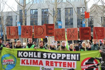 Der BUND Köln mit Aktiven auf der globale Klimademo am 29. November.