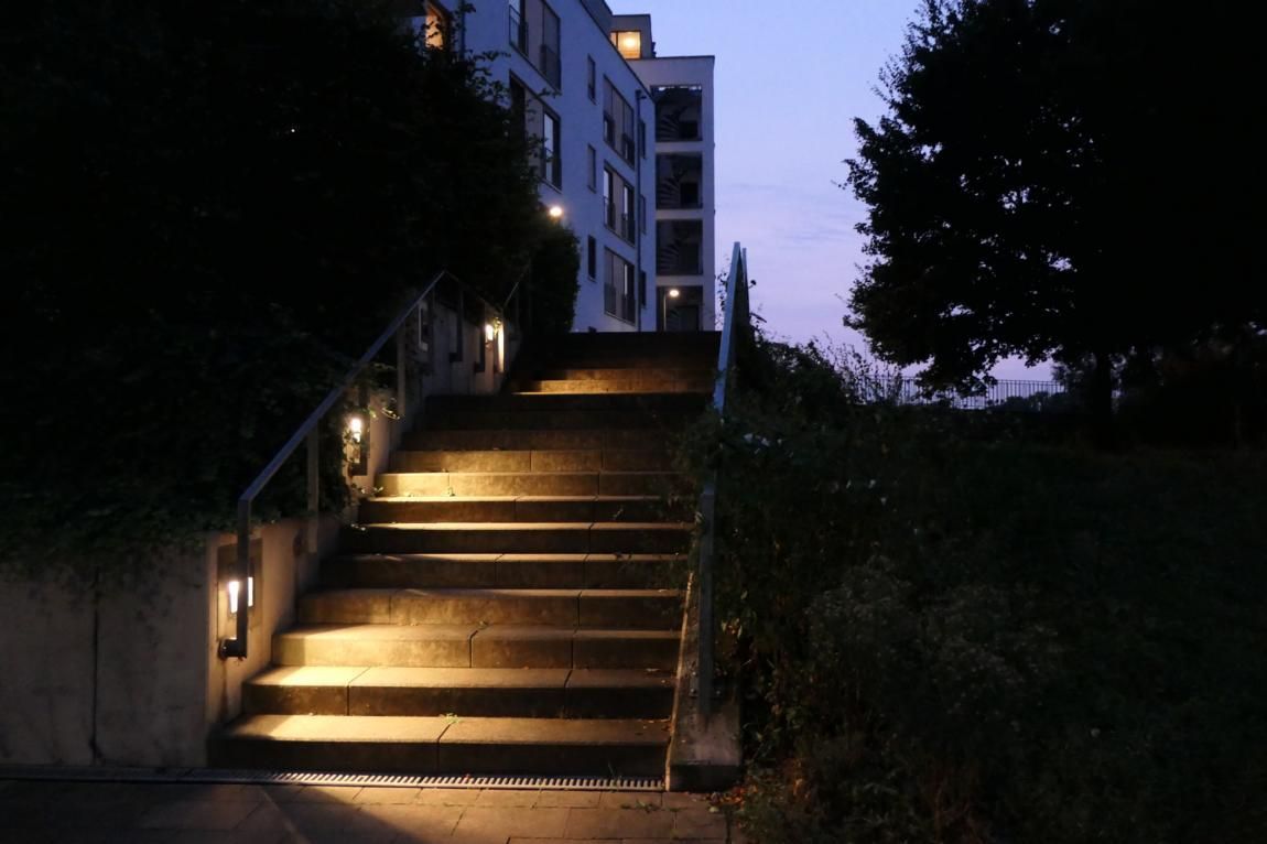 Lichtverschmutzung Dauerbeleuchteter Treppenaufgang